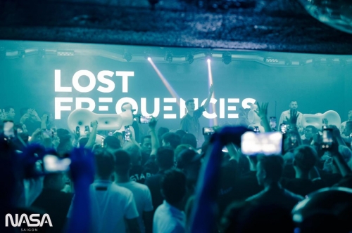 LOST FREQUENCIES trải nghiệm hệ thống PEQUOD ACOUSTICS.